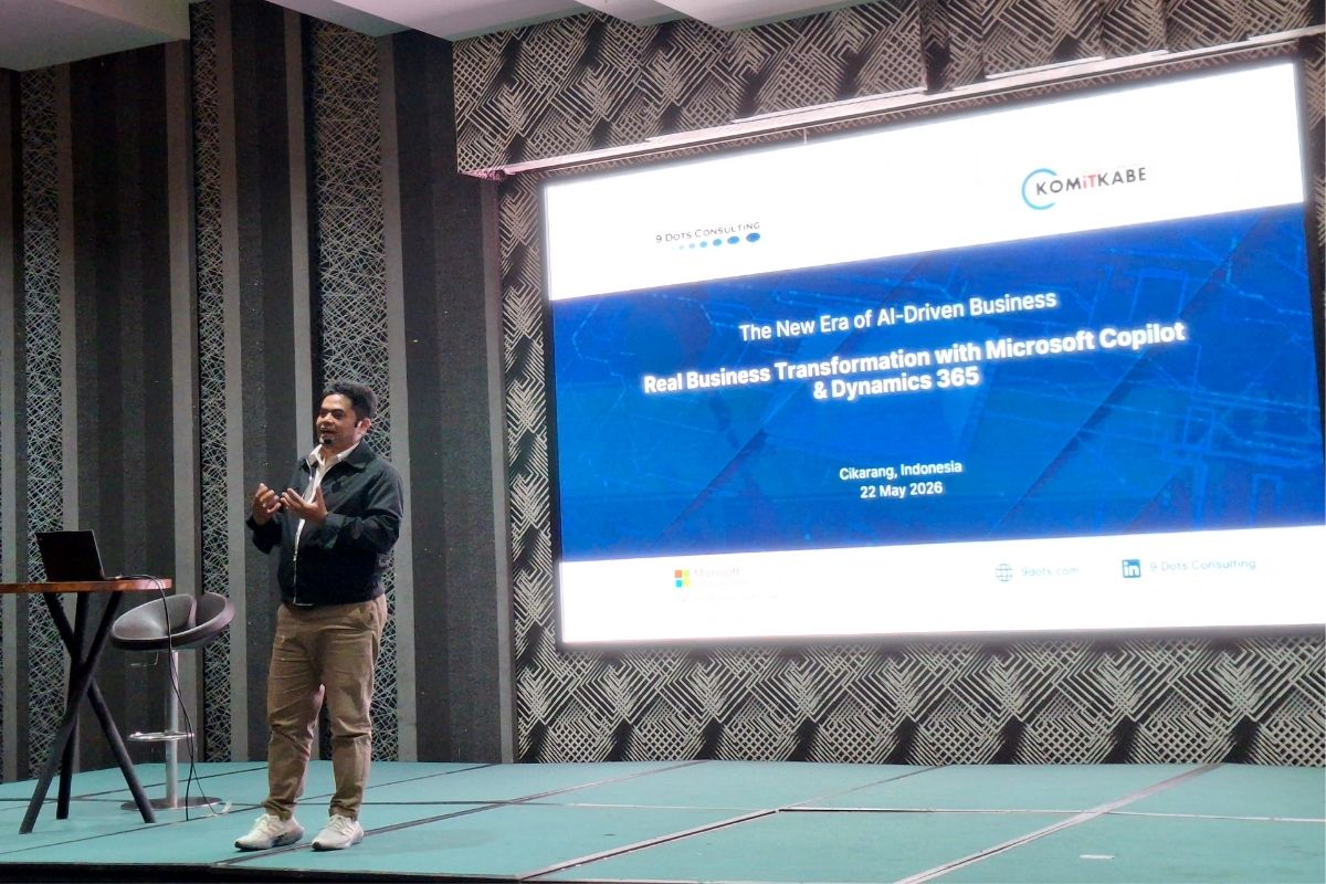 9 Dots Consulting Speaker presenting at the KOMITKABE AI Workshop in Cikarang, Indonesia