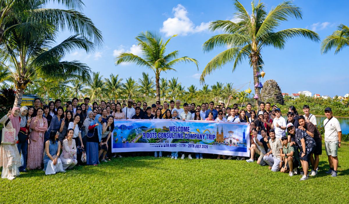 9 Dots Consulting team group photo during the 2026 company trip in Danang, Vietnam